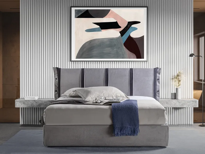 Letto con testiera caratterizzata da inserti verticali realizzabili in colore e tessuto a scelta Rainbow di Crippa Salotti