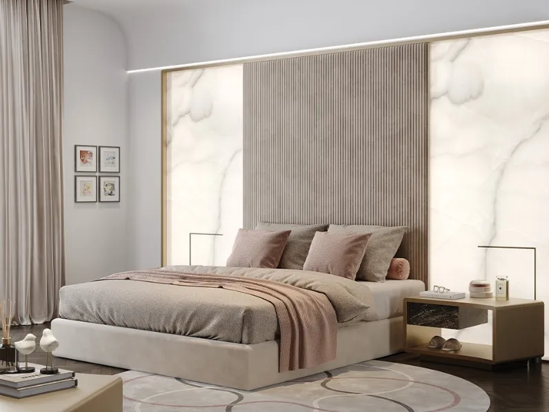Letto con testiera alta in tessuto e laterali in MarmoReflex Space XL di Reflex