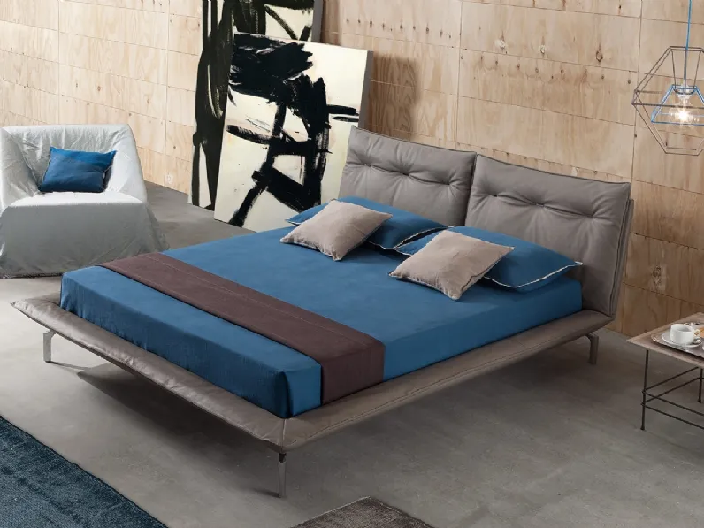 Letto di design in pelle Rem di Novaluna