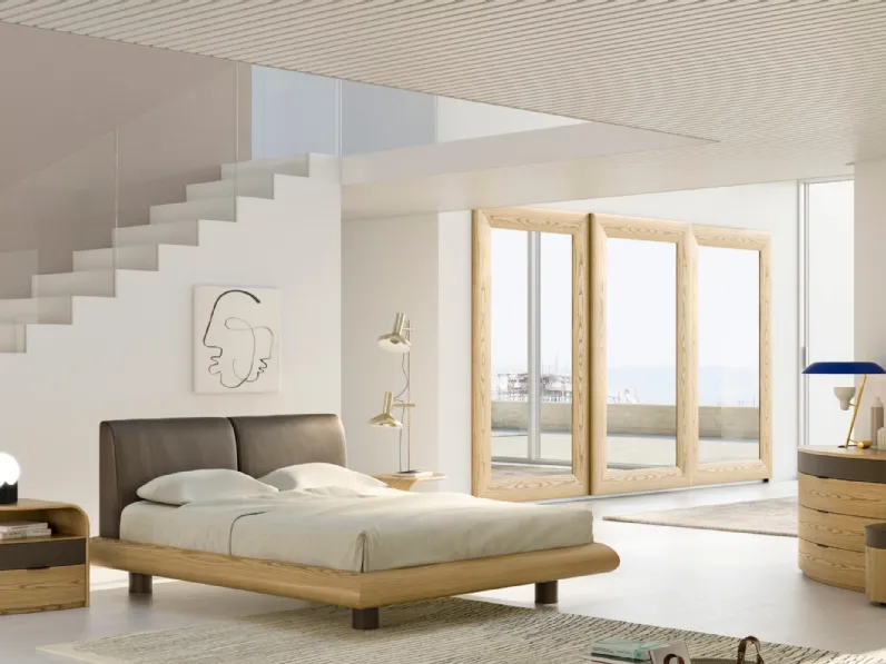 Letto in legno massello con testiera imbottita rivestita in pelle Ricordo di Fazzini