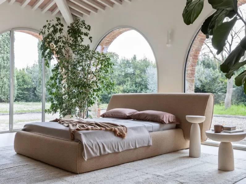 Letto matrimoniale imbottito scultoreo Rio di Mogg