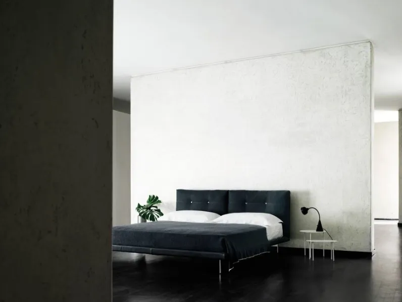 Letto con testiera in tessuto Rod Bed di Living Divani