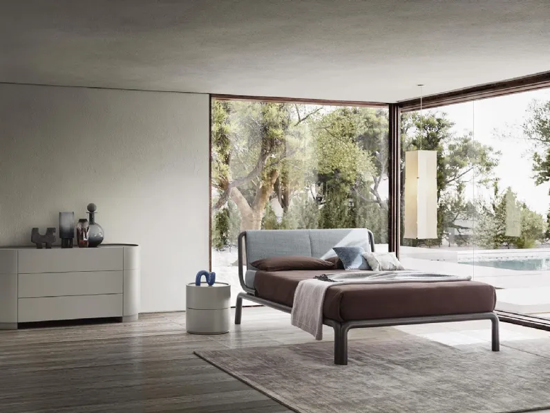 Letto in legno massello e tessuto Rovì di Alf Da Frè