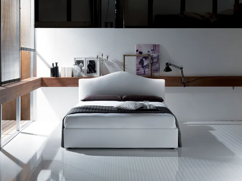 Letto con testiera Scarlatto di Crippa Salotti