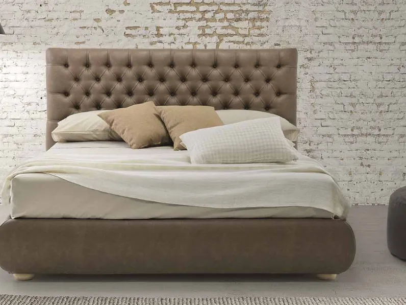 Letto in pelle Sirio con testiera trapuntata di Rimar