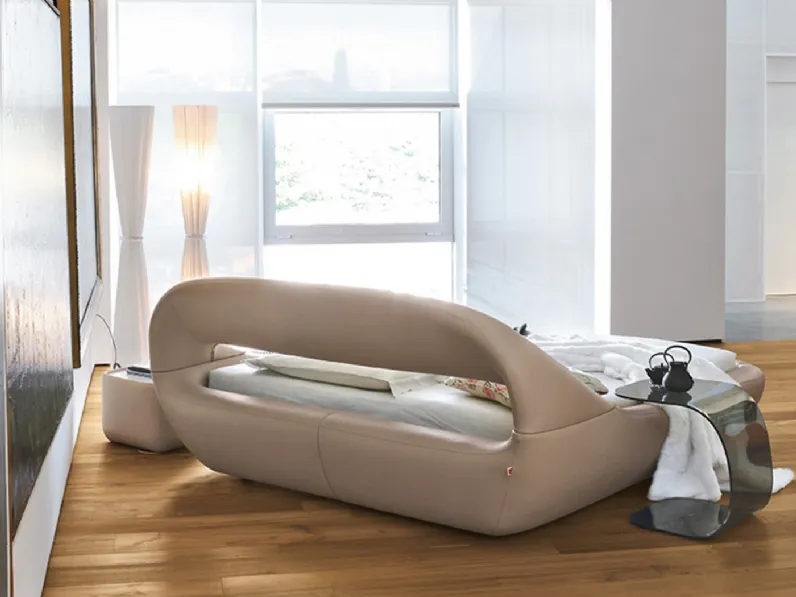 Letto imbottito rivestito in pelle dalle forme morbide e arrotondate Sleepy di Tonin Casa