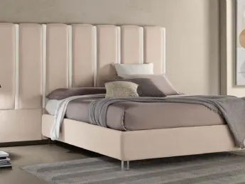 Letto in tessuto Sound di Susan imbottito