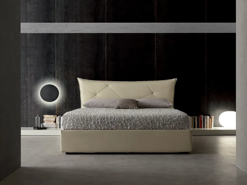 Letto in ecopelle con testiera trapuntata Space di Crippa Salotti