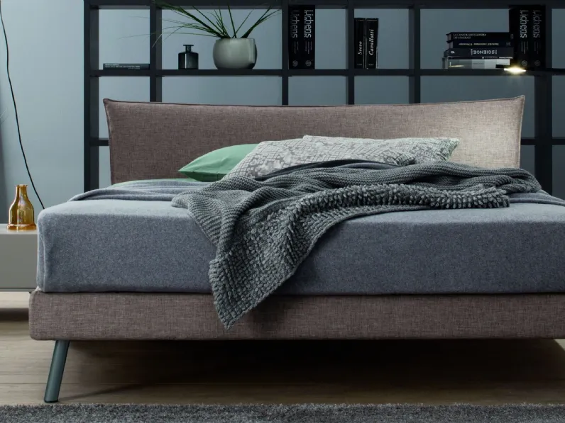 Letto imbottito Abbracci di Spagnol Salotti