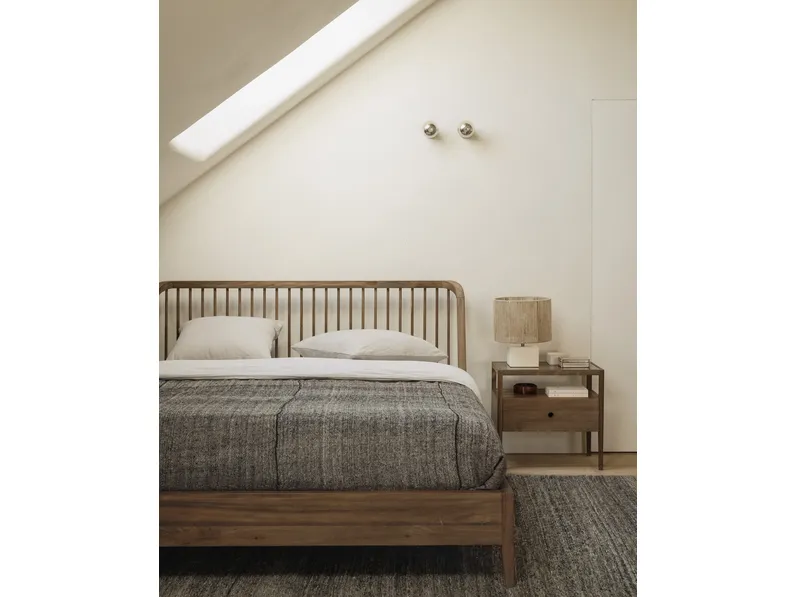 Letto Spindle in teak rigenerato di Ethnicraft
