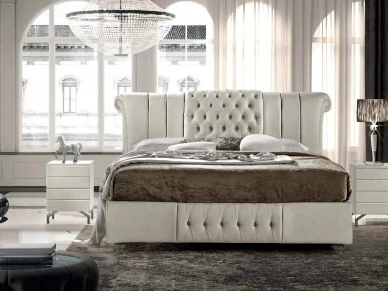 Letto in pelle con testiera Veneziana di Stilfar