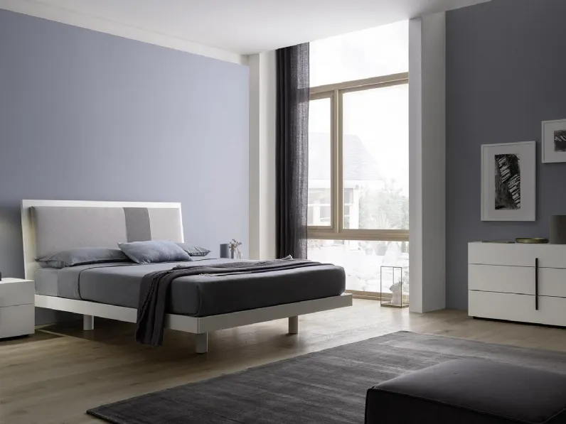 Letto matrimoniale Stripes in laccato Bianco con testiera con pannello in tessuto imbottito di Murobianco