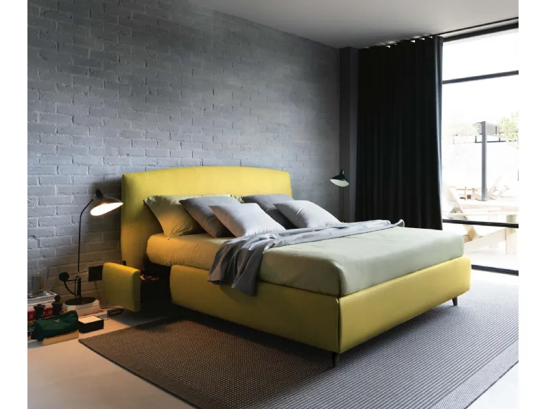 Letto in tessuto imbottito con contenitore Sula di Noctis