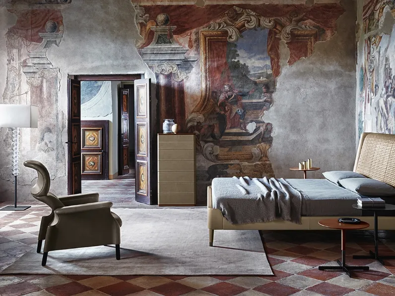 Letto in pelle con testiera Suzie Wong di Poltrona Frau