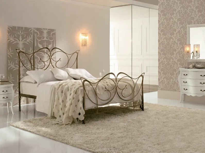 Letto Monic in ferro battuto con testiera di Tonin Casa