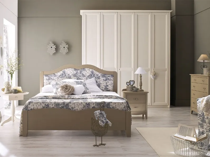 Letto in legno con testiera imbottita in tessuto Tortora e Perla di Tempora Country