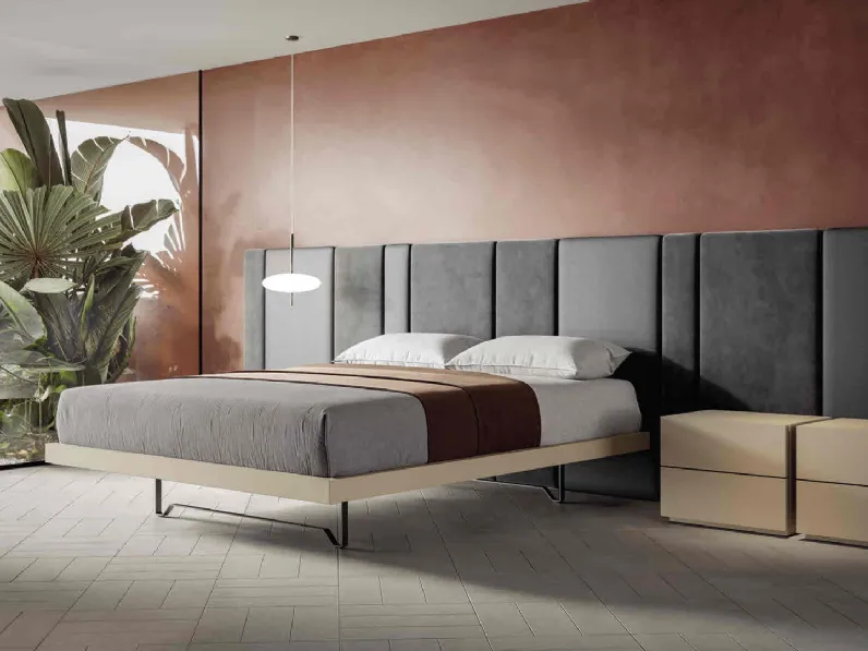 Letto matrimoniale in tessuto con grande testiera Boiserie di Veneran