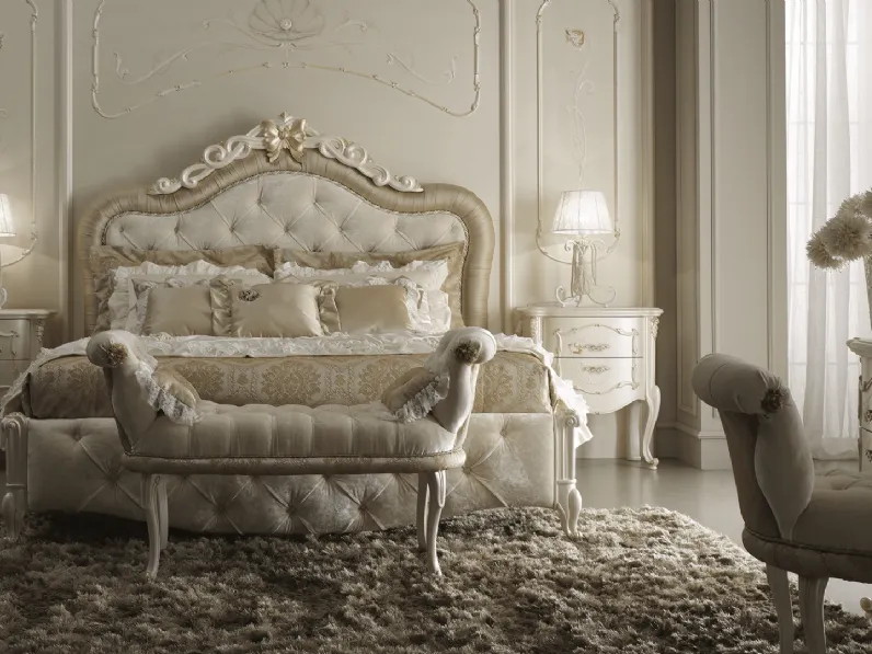 Letto classico in tessuto imbottito Venere di Ghezzani