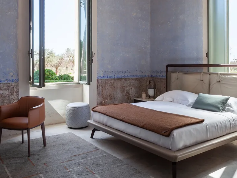 Letto in pelle con testiera Volare Due di Poltrona Frau