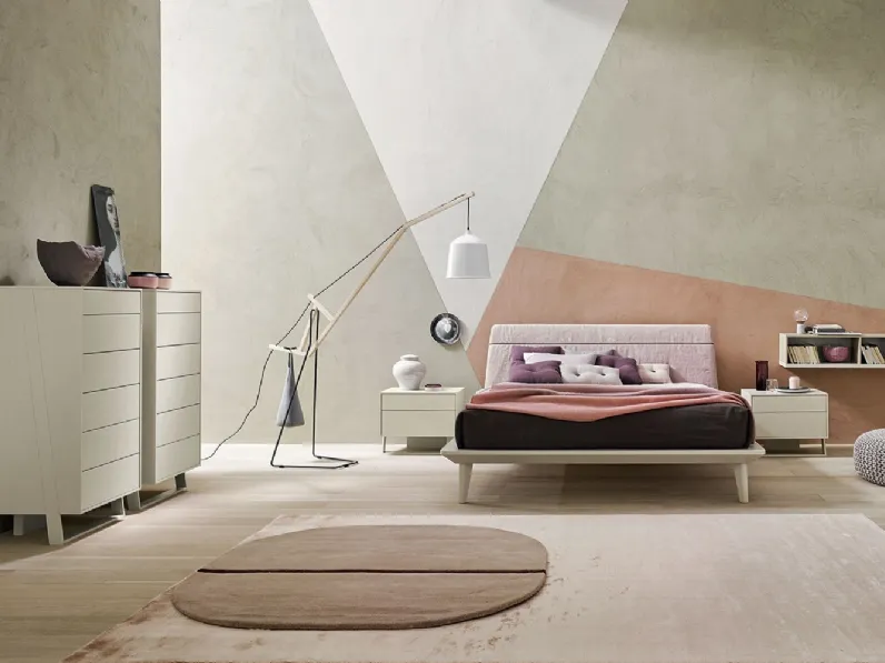 Letto in legno con testiera rivestita in tessuto di lino Volo Linara di Ballancin