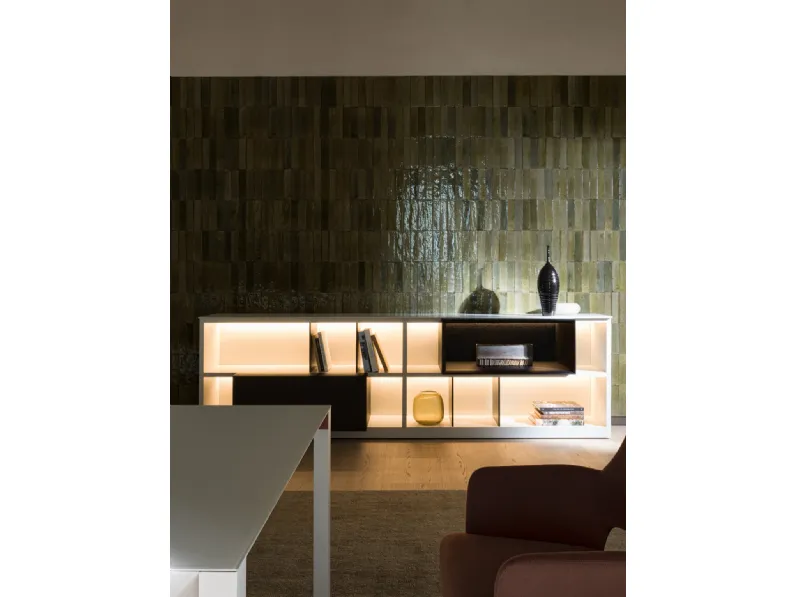 Libreria a muro in laccato opaco con particolari in legno 505 UP SYSTEM 17 di Molteni & C