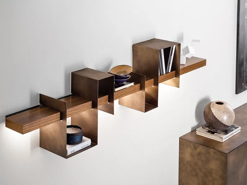 Libreria Ago e Filo in legno con mensole in metallo di Ronda Design