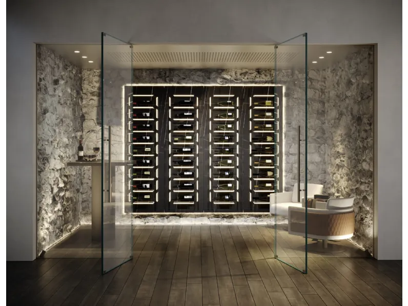 Libreria di design a muro trasformabile in cantina vini, formata da un pannello in LegnoReflex e da mensole in vetro dalla forma prismatica retroilluminate Aurora di Reflex