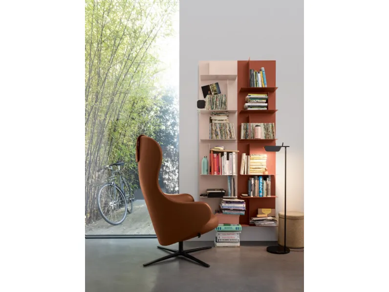 Libreria sospesa Avenue in metallo di Kristalia
