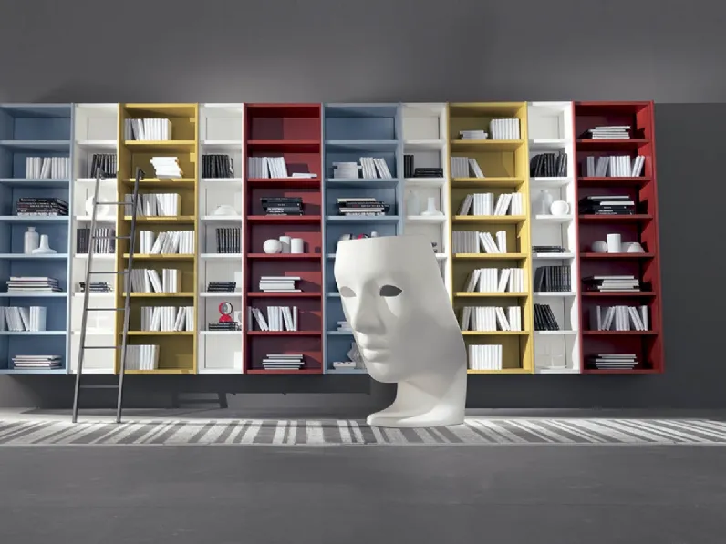Libreria di design in laccato bianco azzurro polvere di Fimar