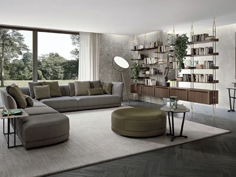 Libreria divisoria Amy in legno impiallacciato con montanti in metallo di Frigerio