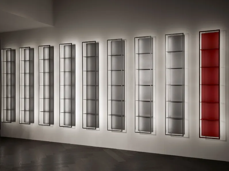 Libreria pensile in metallo con luce a LED Gap di Porro