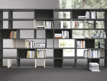 La libreria Golf Infinity R104 di Colombini Casa è un elemento d'arredo elegante e funzionale.