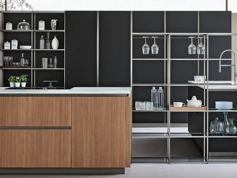 Libreria divisoria Gravity in metallo con ripiani in vetro di Veneta Cucine