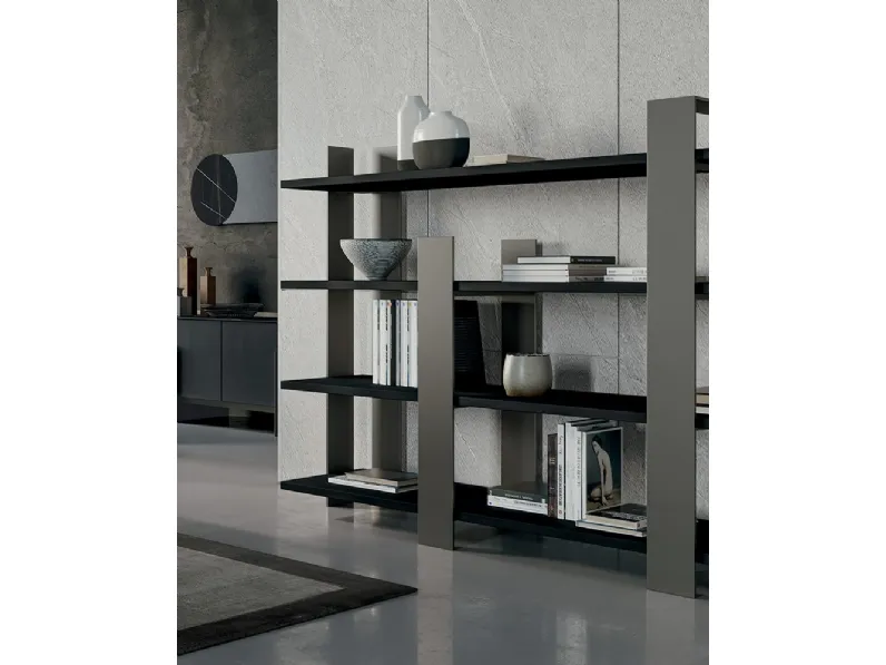 Libreria Kyoto con struttura in metallo e mensole in legno di Dall'Agnese