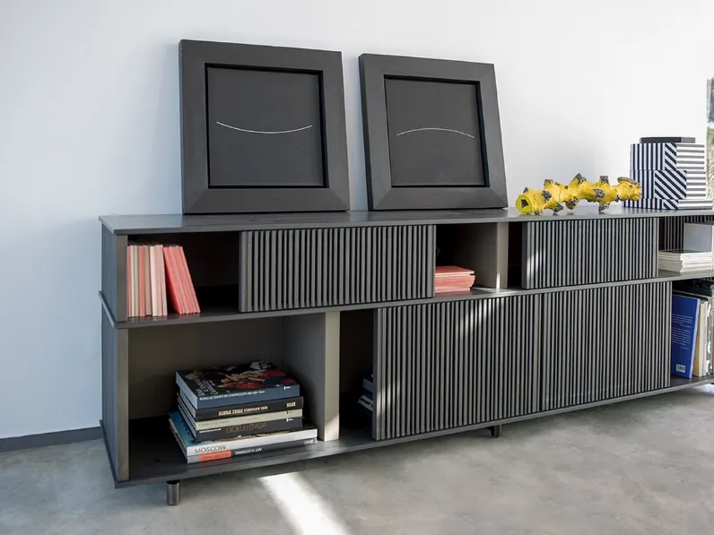 Libreria a muro componibile bassa in legno Lloyd di Poltrona Frau