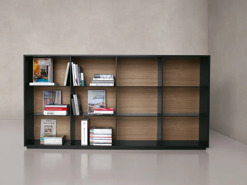 Libreria con scocca in alluminio, schiena in MDF rovere e ripiani in vetro fumé Monolith configurazione 02 di Extendo