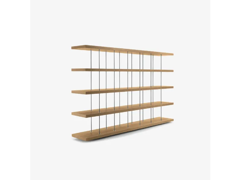 Libreria divisoria Piano Design Bookshelf realizzata in legno massello e listellare, caratterizzata da mensole distanziate da sottili elementi in acciaio inossidabile di Riva1920
