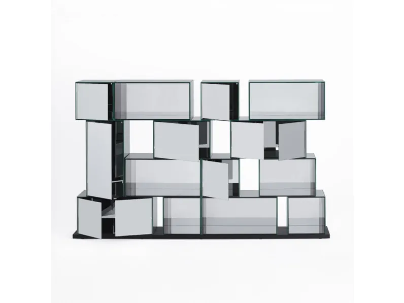 Libreria divisoria bifacciale Quantum in cristallo extralight e cristallo colorato con base in legno di Rovere laccato Nero di Glas Italia