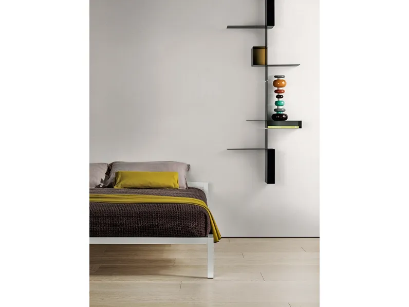 Libreria sospesa Randomissimo di MDF Italia