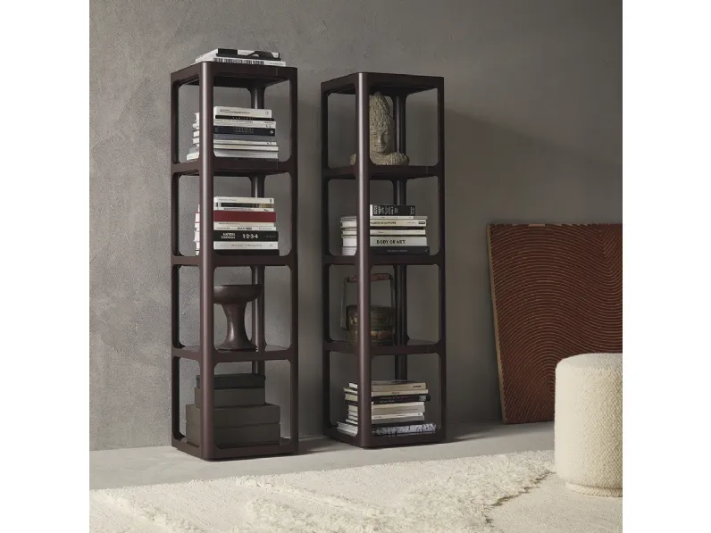 Libreria divisoria Sixty in alluminio laccato con ripiani in vetro di Rimadesio