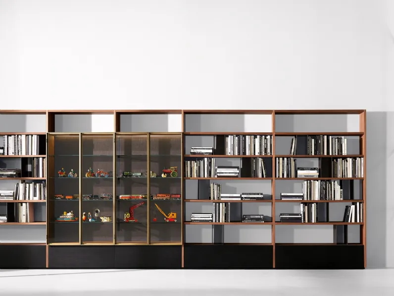 Libreria componibile a muro in legno e vetro System Vetrina di Porro