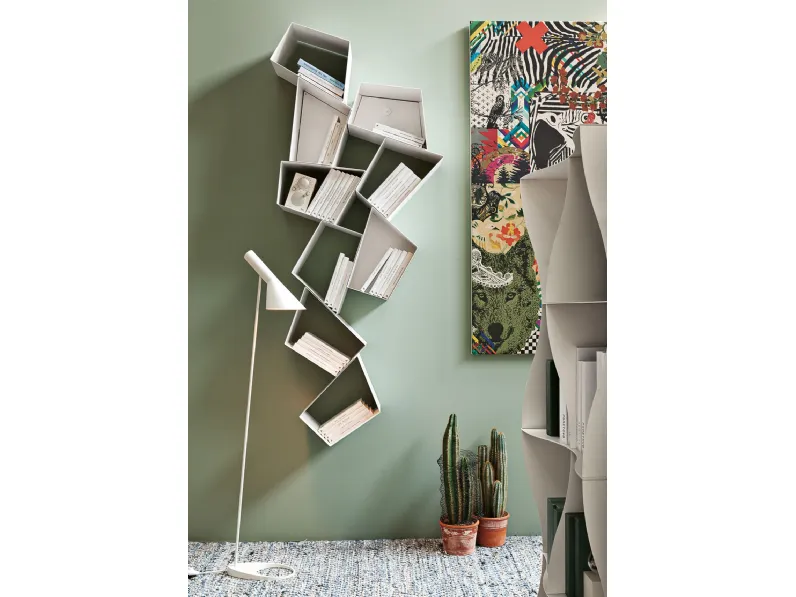 Libreria scultorea in metallo verniciato W Su Line di Ronda Design