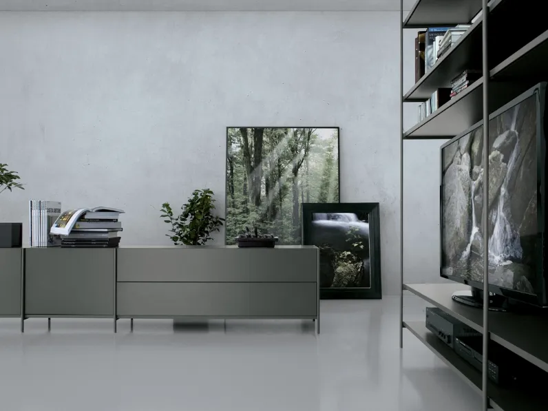 Libreria in alluminio con pannello retro TV in MDF laccato nero XY 09 di Extendo