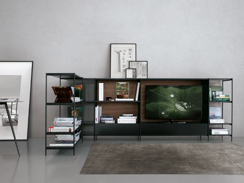 Libreria angolare in alluminio con frontali in vetro laccato nero e schienale in MDF noce XY configurazione 29 di Extendo