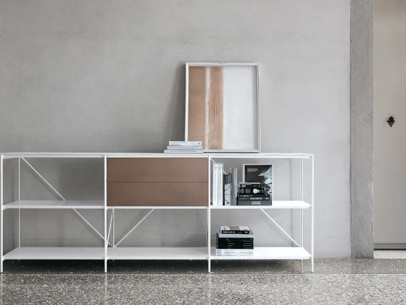 Libreria in alluminio bianco con frontali in laccato effetto rame con top in marmo bianco XY configurazione 31 di Extendo