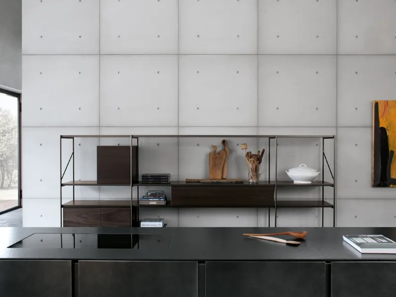 Libreria con frontali in HPL rovere affumicato e struttura in alluminio bronzo XY configurazione 32 di Extendo