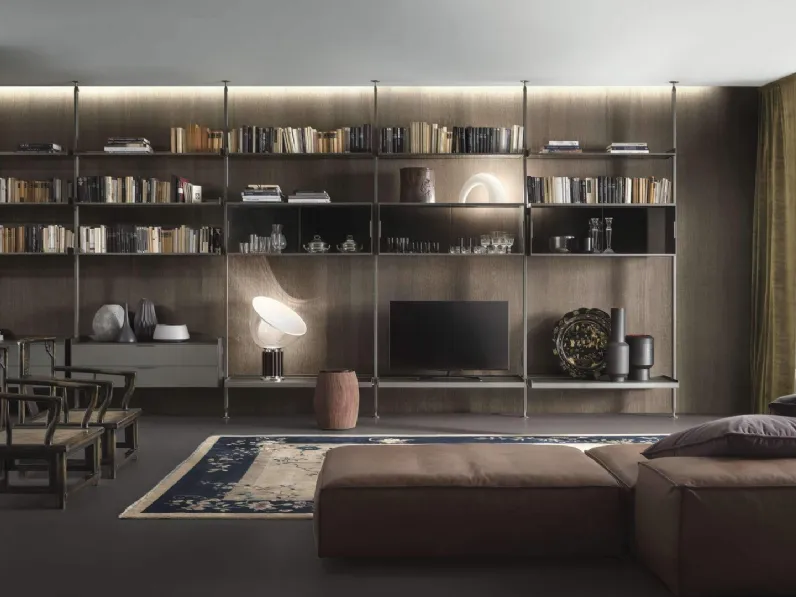 Libreria Zenit in metallo finitura con mensole in vetro laccato Piombo di Rimadesio