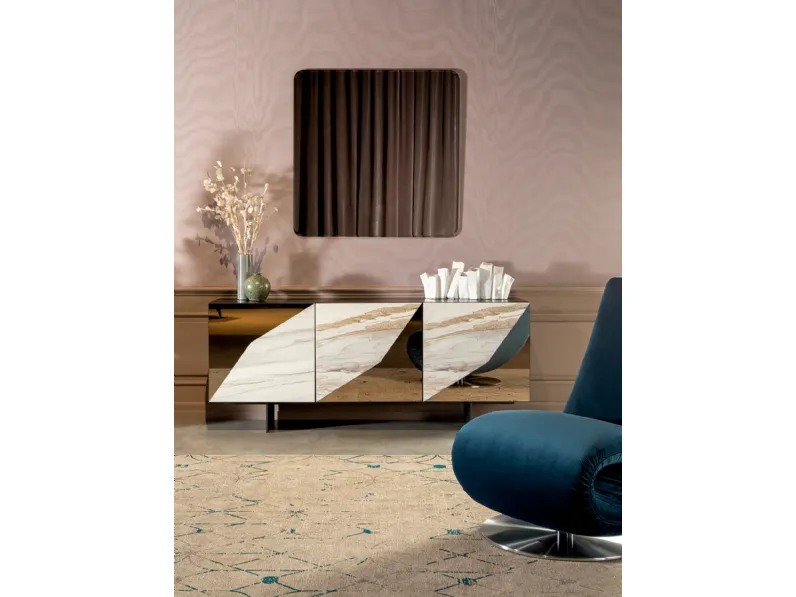 Madia Alcione con ante rivestite a specchio con inserti in gres porcellanato di Tonin Casa