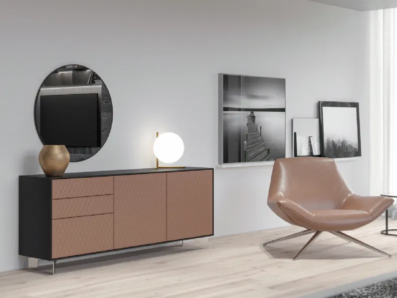 Madia Aurora in laccato con ante rivestite in pelle a rombi di Linegianser