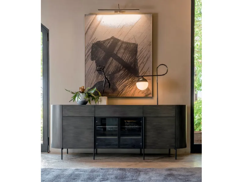 Madia in legno con ante centrali in vetro e basamento e maniglie in ferro Blues di Cortezari